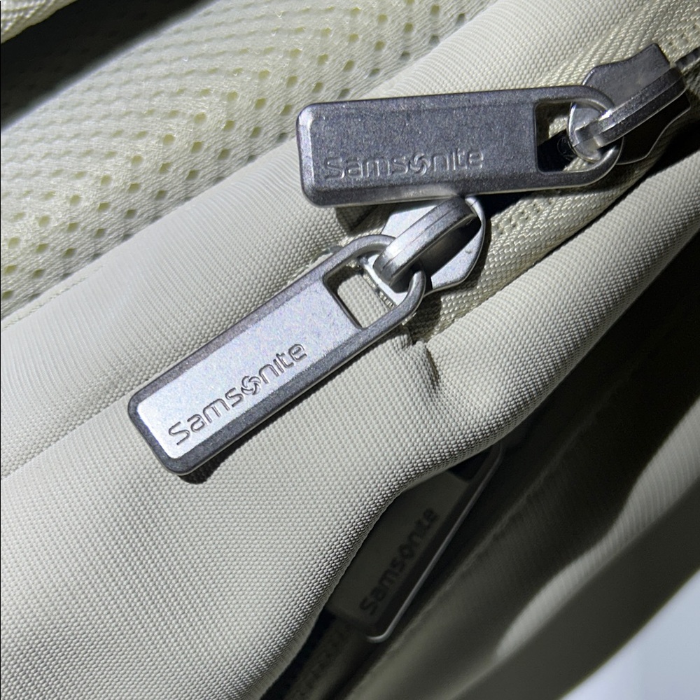 Samsonite Better than Basic Backpack with Front Z… - image 4